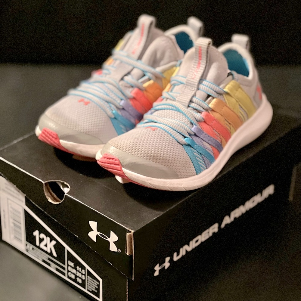 Under Armour Girls INFINITY Sz 12 K - Gray/Rainbow sneakers